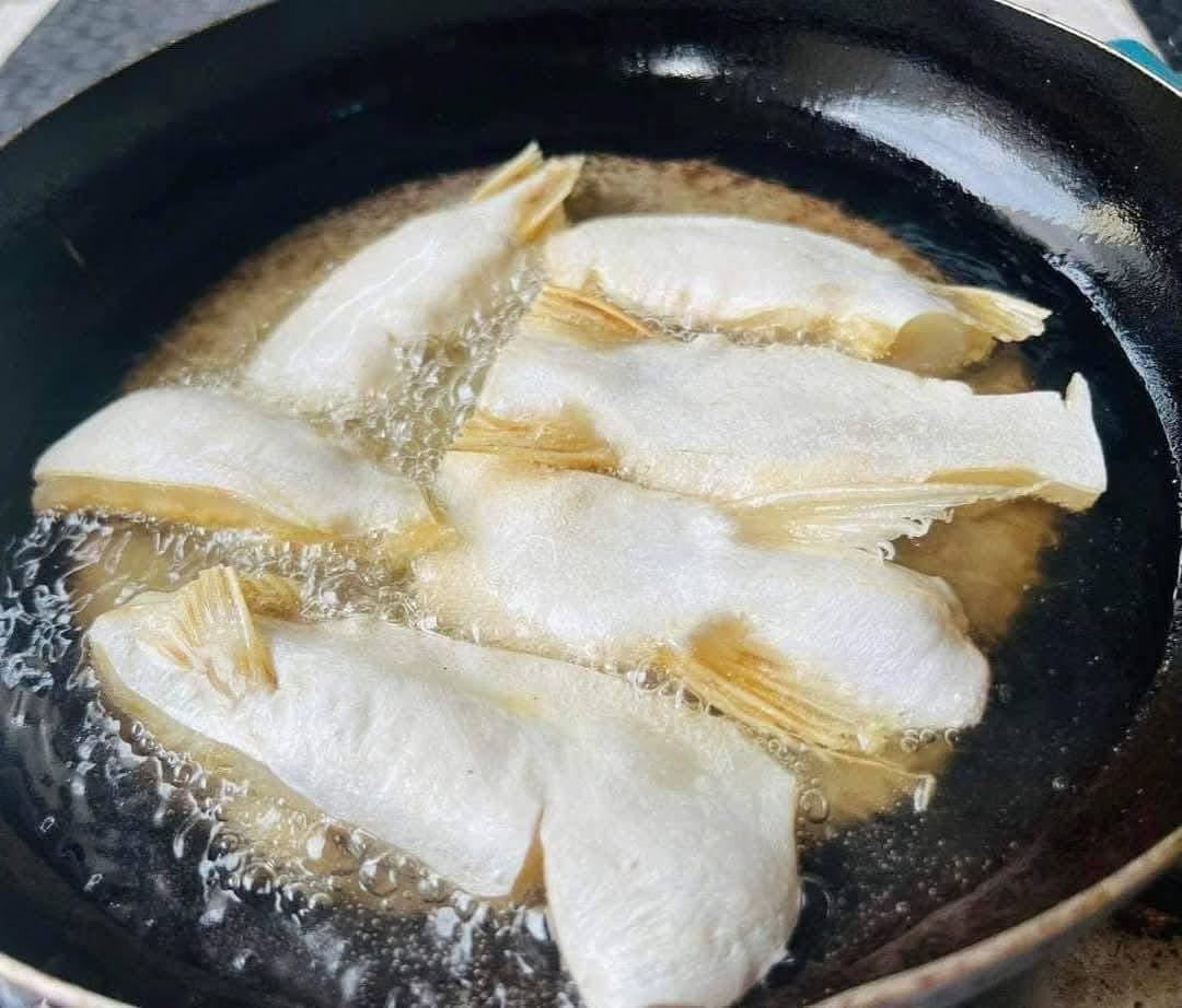 Dry fish belly ( salty marinated ) 500g/bag